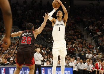 Spurs Defeat Bulls at Home Spurs Defeat Bulls at Home