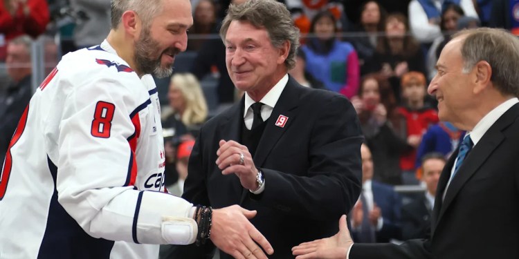 Alex Ovechkin scores goal No. 895 to break Wayne Gretzky’s NHL all-time goals record Alex Ovechkin scores goal No. 895 to break Wayne Gretzky’s NHL all-time goals record