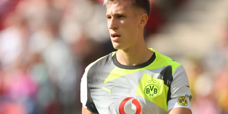 Bundesliga Defender Considers Move to Real Madrid or Bayern Bundesliga Defender Considers Move to Real Madrid or Bayern