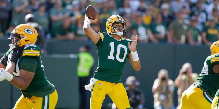 NFL scores, live updates: Packers take on Rams, Giants head west to face Seahawks NFL scores, live updates: Packers take on Rams, Giants head west to face Seahawks