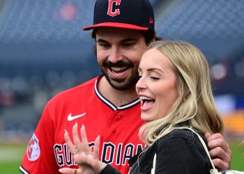 Austin Hedges proposes to girlfriend on field after game Austin Hedges proposes to girlfriend on field after game