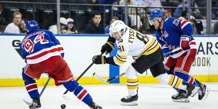 Bruins Play Rangers in Public Skate Event Bruins Play Rangers in Public Skate Event