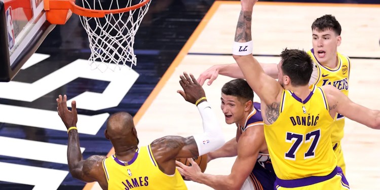 Lakers lose to Suns in Phoenix Lakers lose to Suns in Phoenix