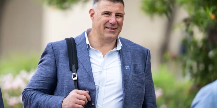 Mike Vrabel Not Being Investigated by NFL for Resort Photos Mike Vrabel Not Being Investigated by NFL for Resort Photos