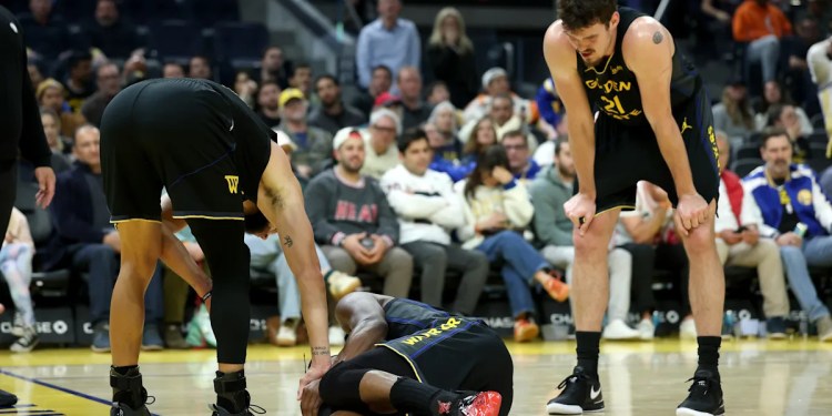 Warriors’ Butler Injures Knee During Wiggins’ Return Warriors’ Butler Injures Knee During Wiggins’ Return