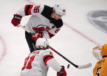 Devils defeat Blues 3-1, Markstrom saves 25 Devils defeat Blues 3-1, Markstrom saves 25
