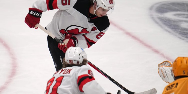 Devils defeat Blues 3-1, Markstrom saves 25 Devils defeat Blues 3-1, Markstrom saves 25
