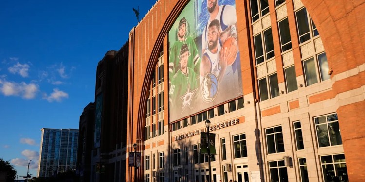 Dallas Stars Arena Investigates Fans for Nazi Salute Dallas Stars Arena Investigates Fans for Nazi Salute