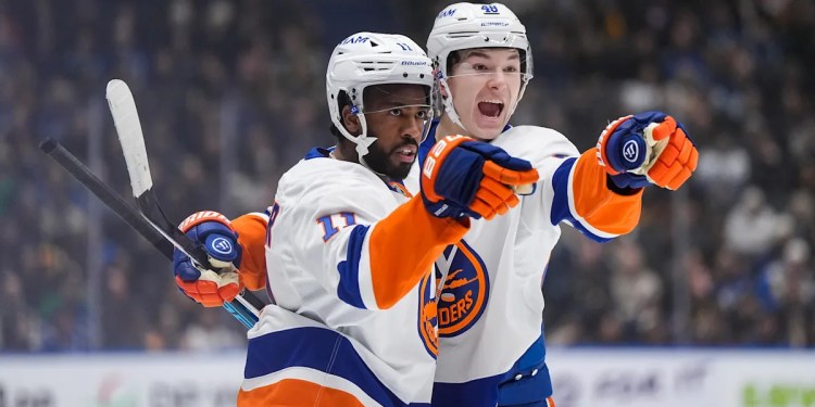 Duclair scores twice in Islanders’ 4-3 win over Canucks Duclair scores twice in Islanders’ 4-3 win over Canucks