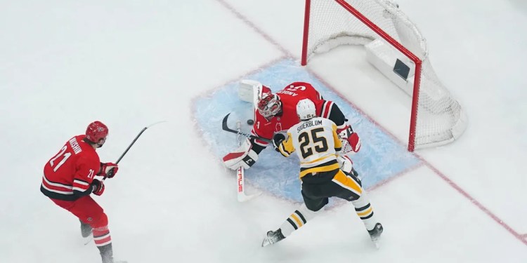 Hurricanes Defeat Penguins in Close Game Hurricanes Defeat Penguins in Close Game