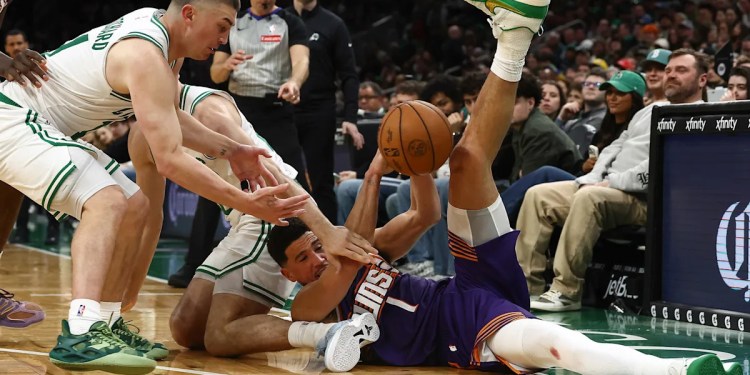 Celtics Apply Mazzulla’s Strategy to Contain Devin Booker Celtics Apply Mazzulla’s Strategy to Contain Devin Booker