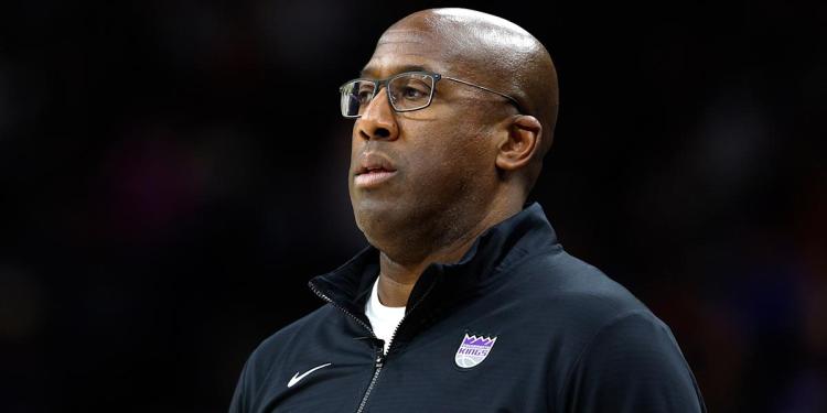 Sacramento Kings fire coach Mike Brown after disappointing 13–18 start Sacramento Kings fire coach Mike Brown after disappointing 13–18 start