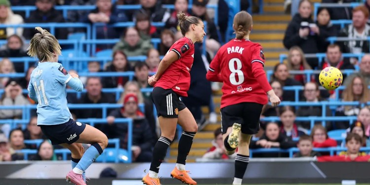 Hemp Scores in WSL Return During Manchester Derby Hemp Scores in WSL Return During Manchester Derby