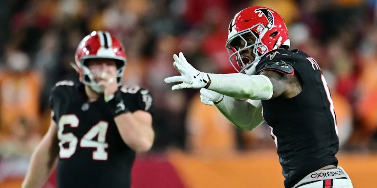 Falcons defeat Buccaneers 29-28 with last-minute field goal Falcons defeat Buccaneers 29-28 with last-minute field goal