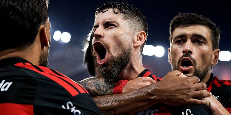 Flamengo Defeats Santos, Remains Near Relegation Zone Flamengo Defeats Santos, Remains Near Relegation Zone