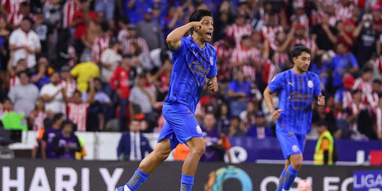 Chivas Defeat Atlas in Clásico After Comeback Chivas Defeat Atlas in Clásico After Comeback