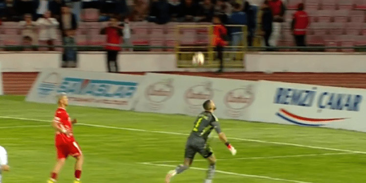 Goalkeeper Makes Significant Mistake in Turkey Goalkeeper Makes Significant Mistake in Turkey