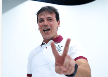 Rivals React to Diniz News
Fiel Responds to Diniz Announcement Rivals React to Diniz News
Fiel Responds to Diniz Announcement