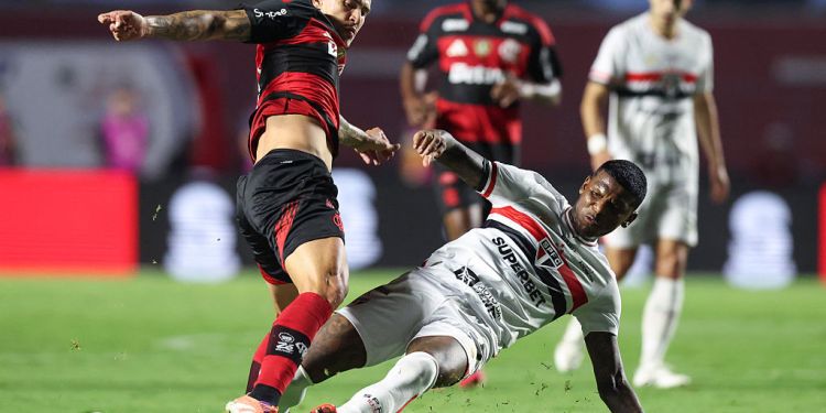 São Paulo Defeats Flamengo in Brasileirão Season Opener São Paulo Defeats Flamengo in Brasileirão Season Opener