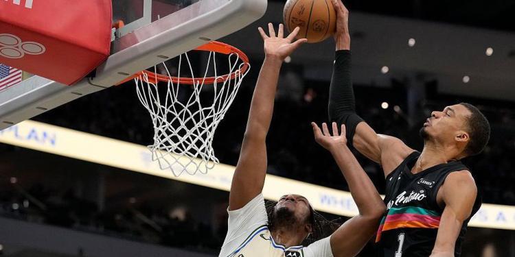 Bucks eliminated from NBA playoff contention by Spurs Bucks eliminated from NBA playoff contention by Spurs