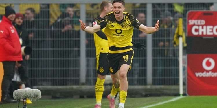 Reggiani Scores First Bundesliga Goal for Dortmund at Age 18 Reggiani Scores First Bundesliga Goal for Dortmund at Age 18