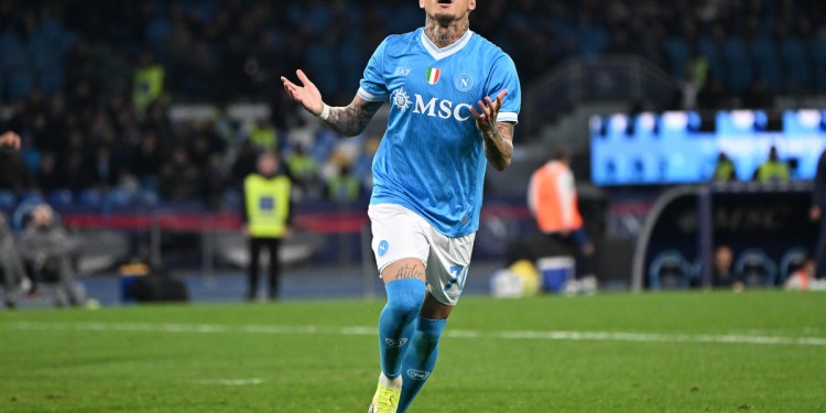 Lang Welcomed by Galatasaray Fans Lang Welcomed by Galatasaray Fans