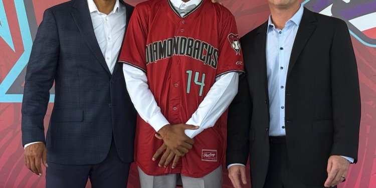 Cuban SS Ruben Gallego Among Dbacks’ 2026 International Signees Cuban SS Ruben Gallego Among Dbacks’ 2026 International Signees