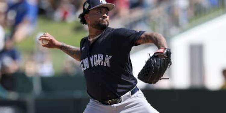 Luis Gil Struggles in Yankees’ Loss to Tigers Luis Gil Struggles in Yankees’ Loss to Tigers