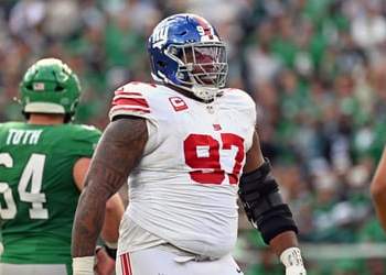 Giants, Dexter Lawrence halt contract extension discussions
NY seeks trade partner, report says Giants, Dexter Lawrence halt contract extension discussions
NY seeks trade partner, report says