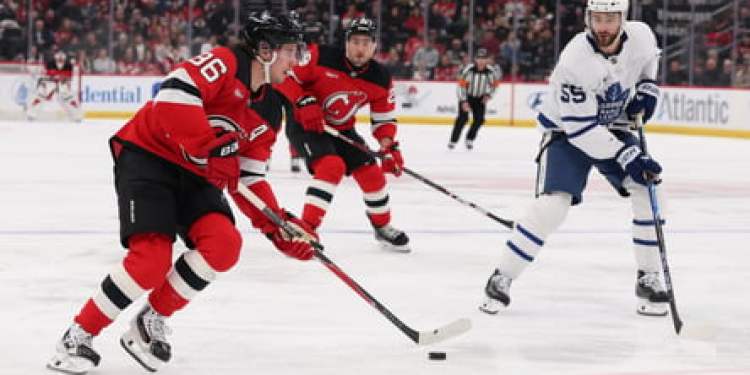 Devils win third straight game, defeat Maple Leafs in shootout Devils win third straight game, defeat Maple Leafs in shootout