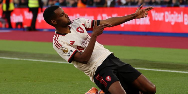 Isak Returns to Squad for PSG Match After 15-Week Injury Isak Returns to Squad for PSG Match After 15-Week Injury