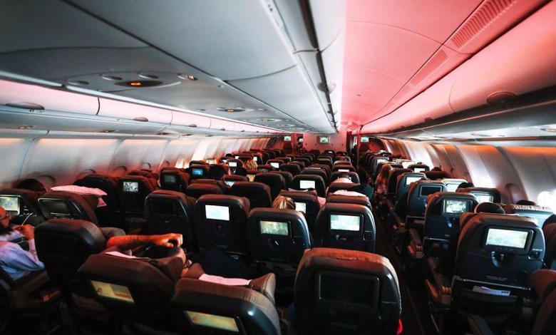 One leaves a partner who is strangled after the economy after receiving free development in the business class in the 14-hour plane One leaves a partner who is strangled after the economy after receiving free development in the business class in the 14-hour plane