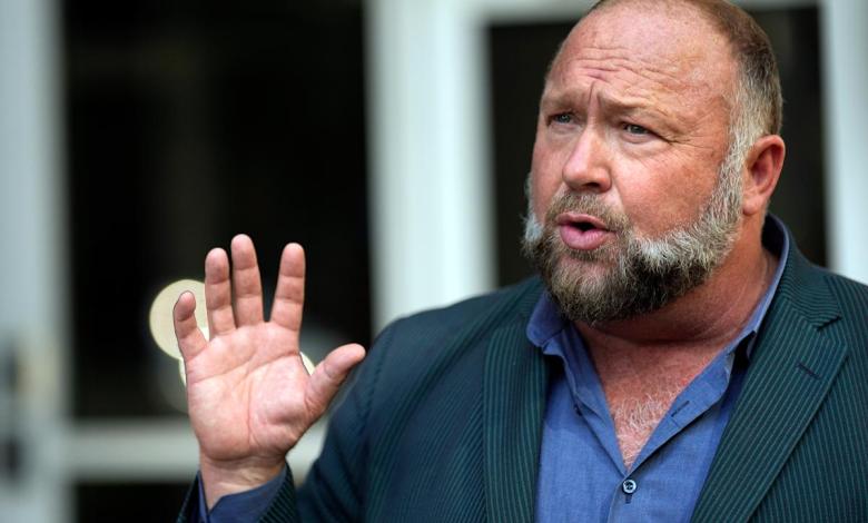 Alex Jones is accused of trying to prevent goods as Sandy Hocker families demand payment at $ 1b judgment Alex Jones is accused of trying to prevent goods as Sandy Hocker families demand payment at $ 1b judgment