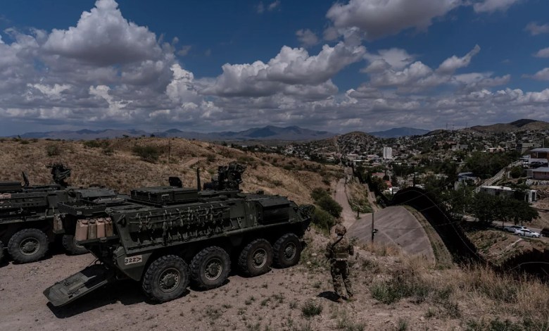 The man is terminated up to the US-Mexican border wall. Under the Trump new laws, US forces sound the alarm The man is terminated up to the US-Mexican border wall. Under the Trump new laws, US forces sound the alarm