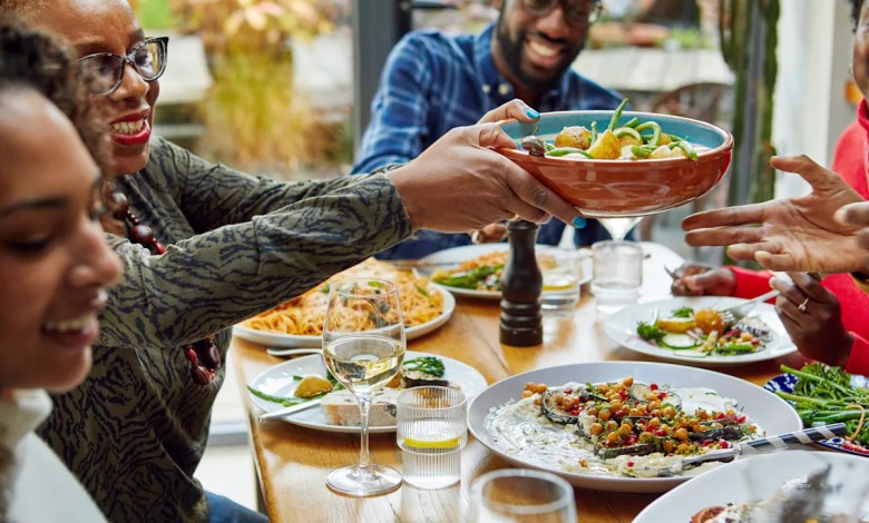 The best times (and the worst) for dinner, according to the scholar The best times (and the worst) for dinner, according to the scholar