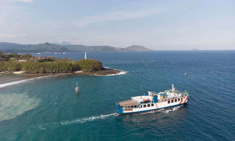 The boat exploded with flames and 280 passengers in Boardboard, forcing many to jump into the sea to escape the Ferno The boat exploded with flames and 280 passengers in Boardboard, forcing many to jump into the sea to escape the Ferno