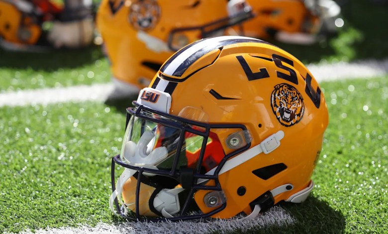 LSU Freshman jt lindseey was arrested after allegedly to keep 2 suspects Rambul in his dorm LSU Freshman jt lindseey was arrested after allegedly to keep 2 suspects Rambul in his dorm
