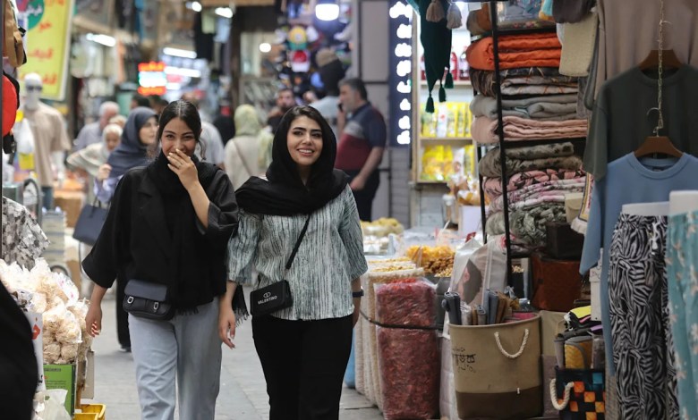 Iranians return to Tehran, unsure of the future Iranians return to Tehran, unsure of the future