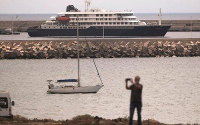 Doctor on ship who helped care for passengers with hantavirus leaves medical isolation unit Doctor on ship who helped care for passengers with hantavirus leaves medical isolation unit