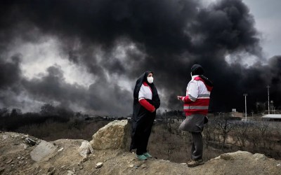 After attacks on Iran's oil facilities, toxic black rain endangers the public After attacks on Iran's oil facilities, toxic black rain endangers the public