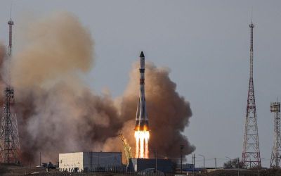 Russian space craft antenna problem forces manual docking with ISS Russian space craft antenna problem forces manual docking with ISS