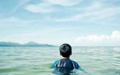 If everyone on Earth sat in the ocean at once, how much would sea level rise? If everyone on Earth sat in the ocean at once, how much would sea level rise?