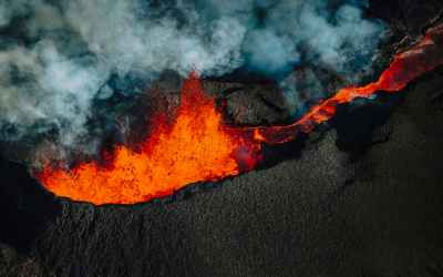 What causes volcanoes to erupt? What causes volcanoes to erupt?