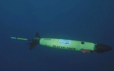 Underwater robot tracks sperm whale conversations in real time Underwater robot tracks sperm whale conversations in real time