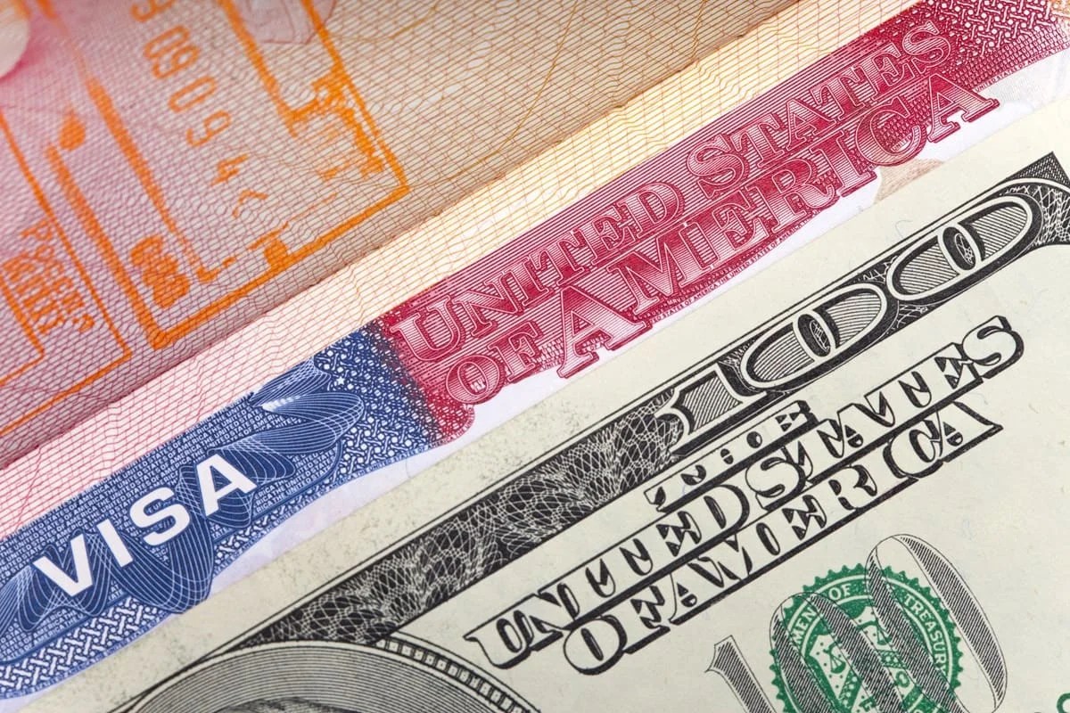 США можуть запропонувати варіант швидкого доріжки в розмірі 1000 доларів для інтерв’ю туристичної візи США можуть запропонувати варіант швидкого доріжки в розмірі 1000 доларів для інтерв’ю туристичної візи