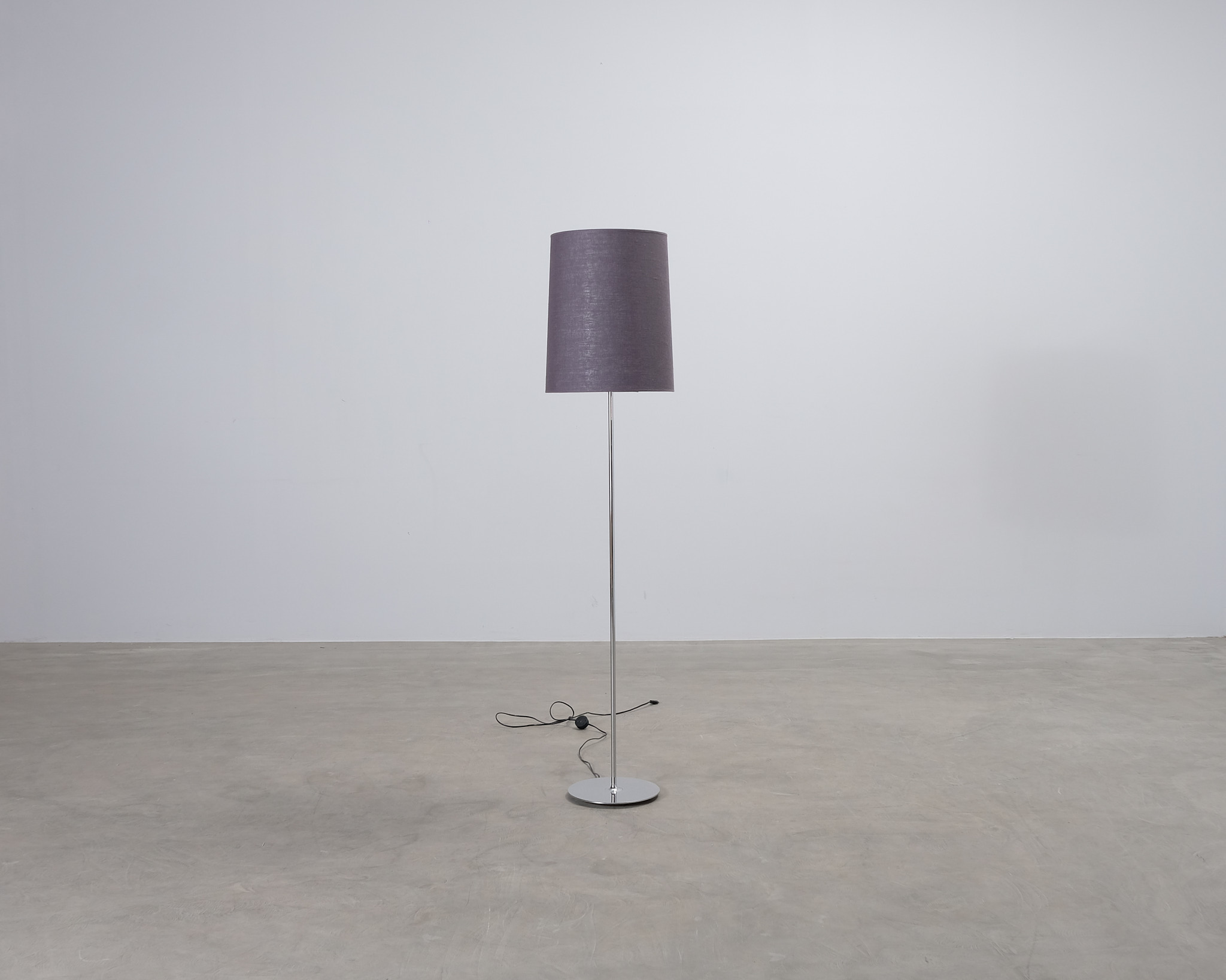 Golvlampa grå