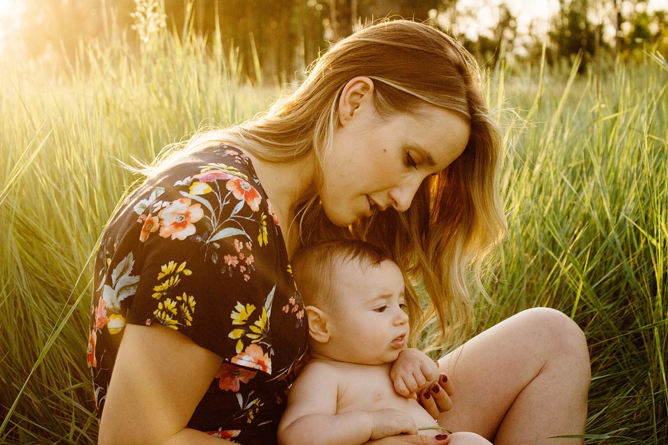 Mindful Mothering: Cultivating Connection in the Chaos Mindful Mothering: Cultivating Connection in the Chaos