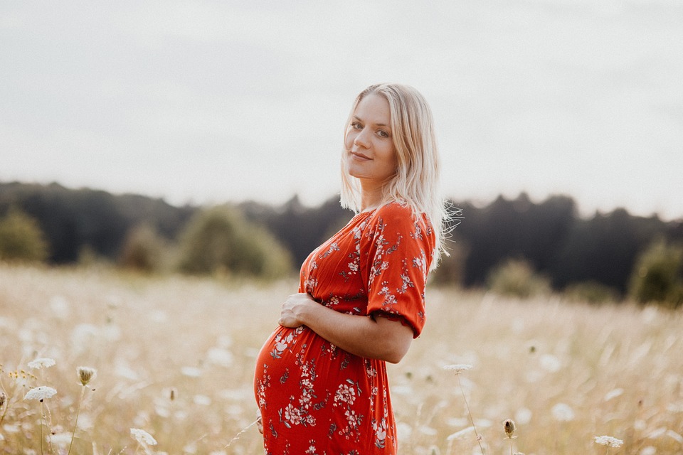 Embracing the Moment: The Power of Mindful Motherhood Embracing the Moment: The Power of Mindful Motherhood