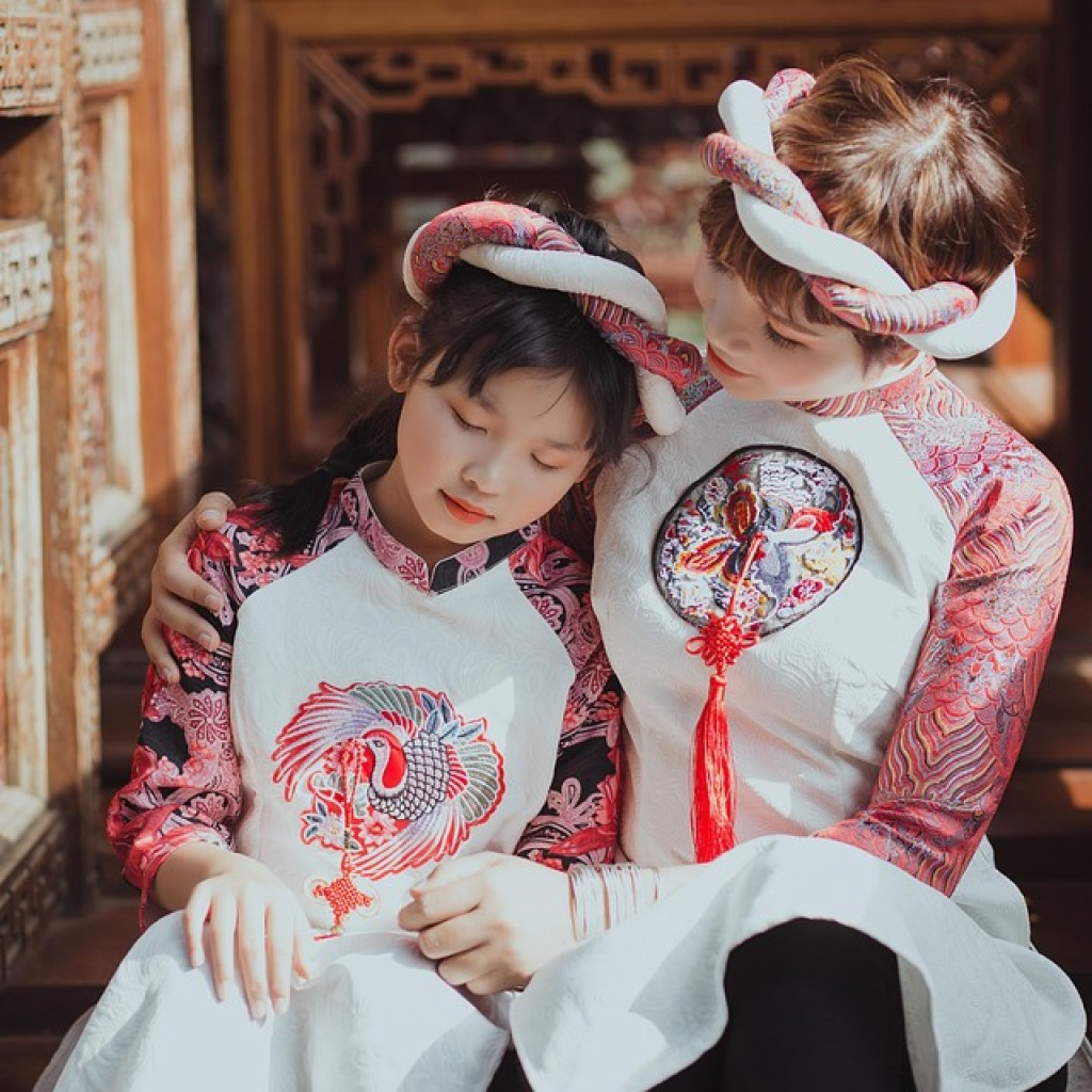 Mindfulness at Home: How to Foster Connection and Joy in Family Dynamics Mindfulness at Home: How to Foster Connection and Joy in Family Dynamics