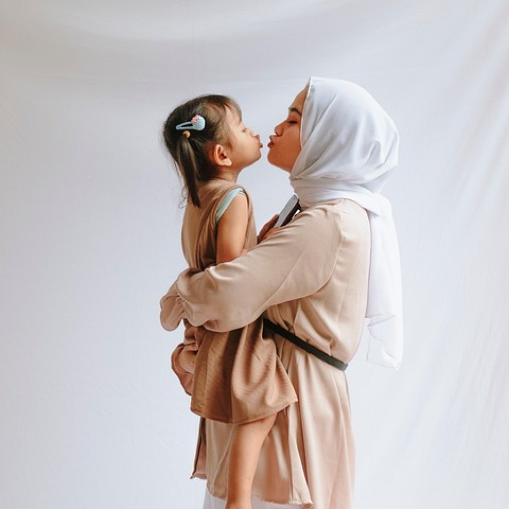 Finding Balance: Tips for the Modern Mom Juggling Work and Family Finding Balance: Tips for the Modern Mom Juggling Work and Family